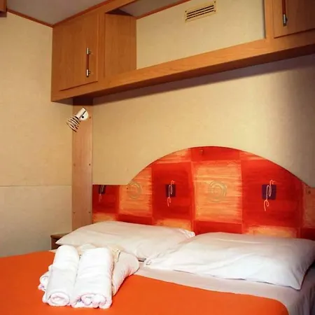 Camping Fontana Marina * 费尔莫
