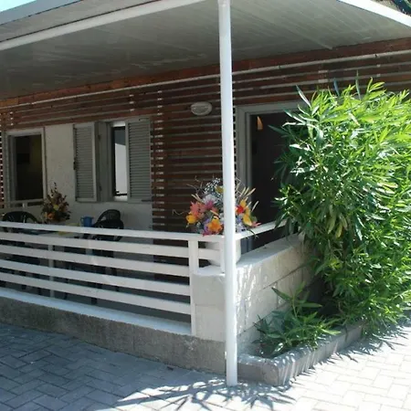 Camping Fontana Marina 费尔莫